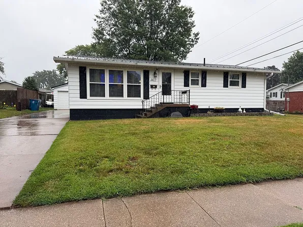 1412 Hiawatha Ln, Camanche, IA 52730