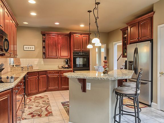 3rd image of 2412 Kensington Way