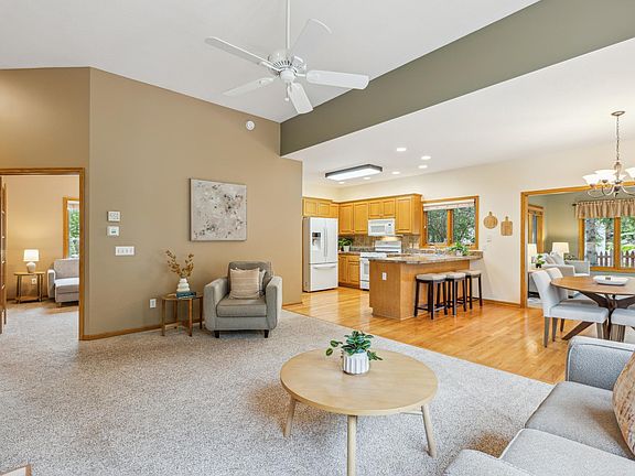 4th image of 307 Lincoln Dr