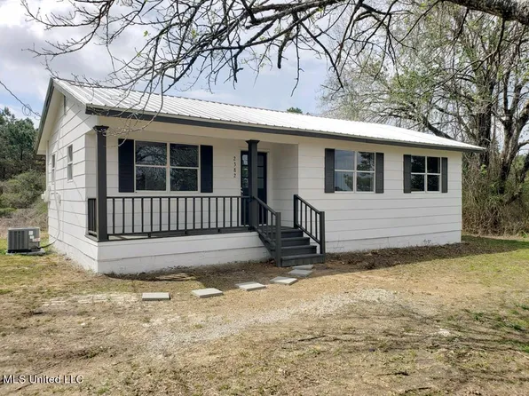 2382 Joiner Rd, Batesville, MS 38606