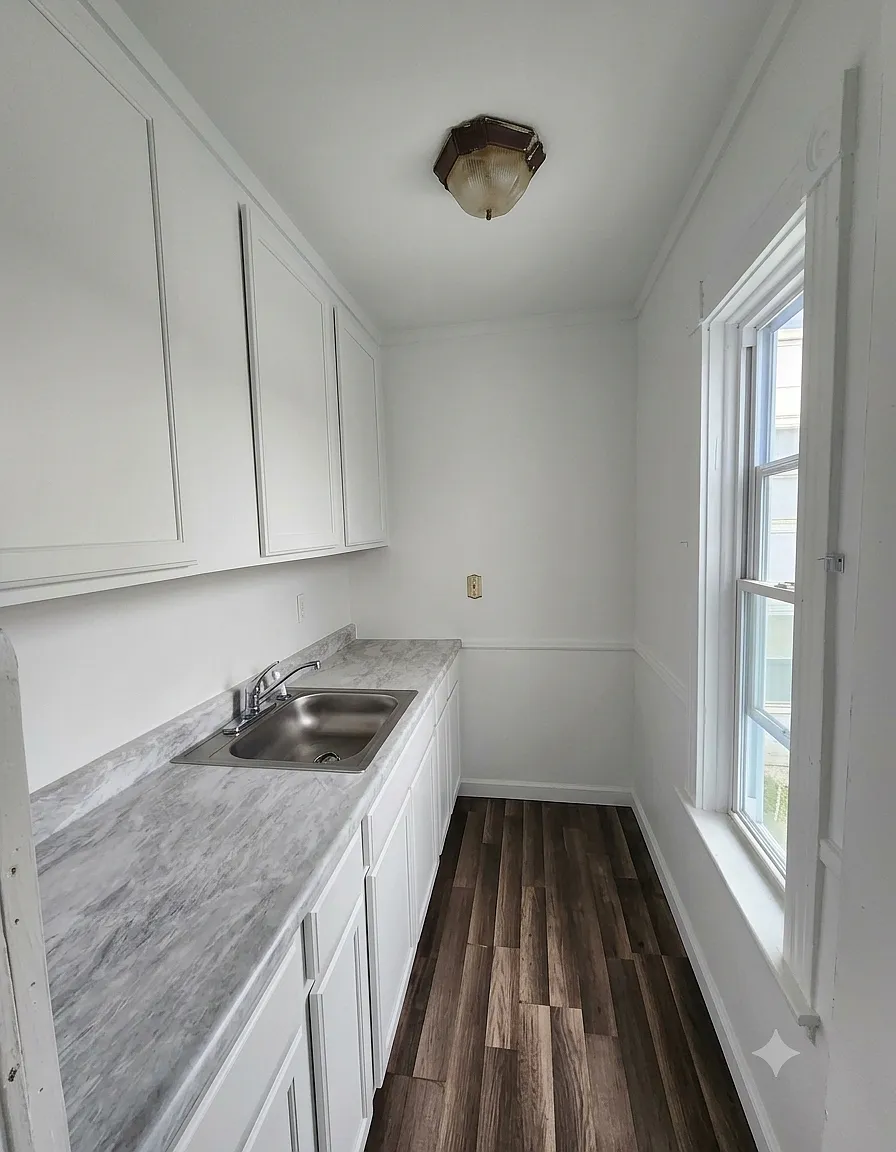 3 bed, 1300 sqft, $1,700 — Photo 2