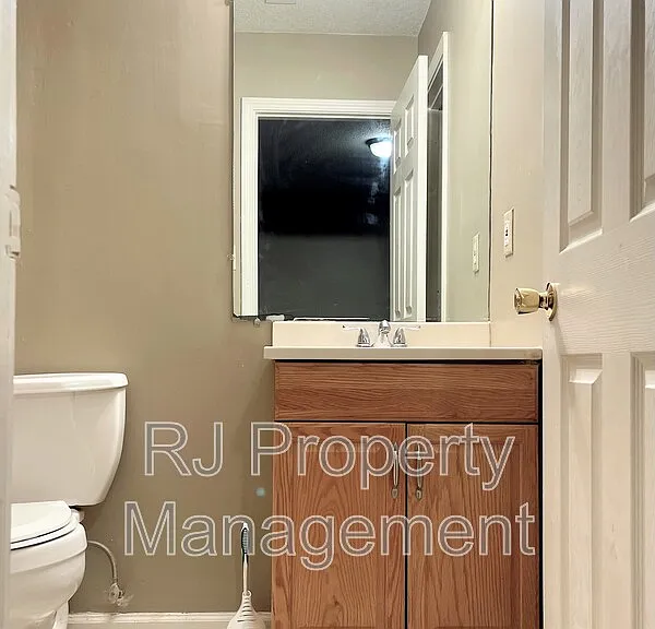 4615 Addington Dr — Photo 12
