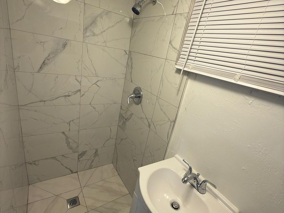 1st image of 39 Parkview Ave
