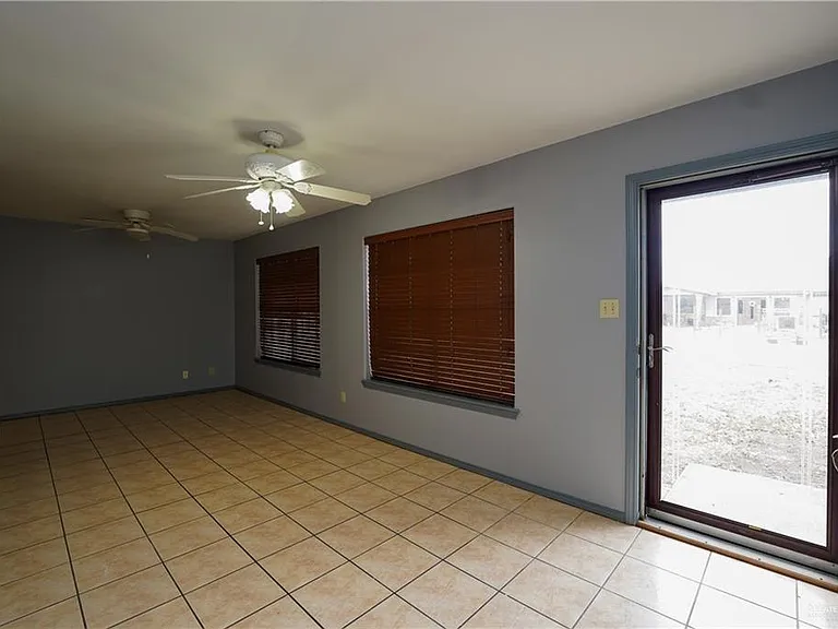 204 E Gomez Dr — Photo 8