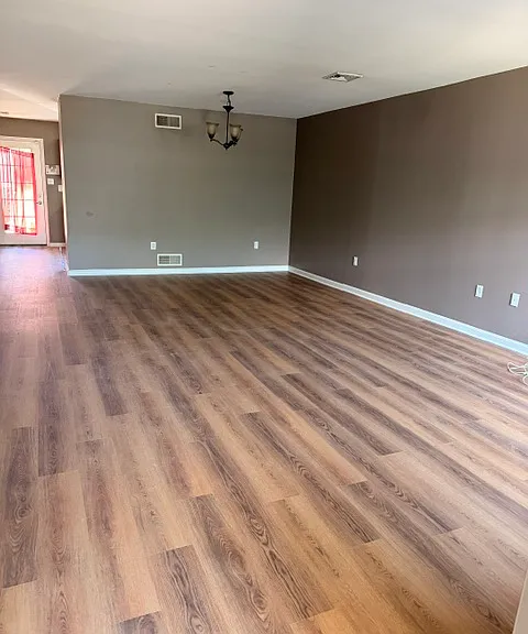 102 Martin Ct — Photo 2