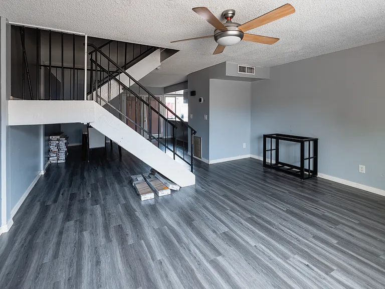 4656 N 19th Ave — Photo 23
