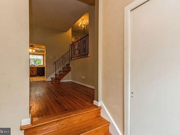 4th image of 210 N Madison Ave