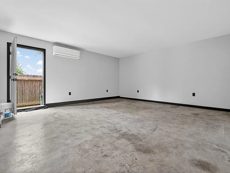 8409 Nairn Dr — Photo 33