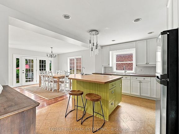 5th image of 11 Urbandale Ave