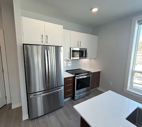 3rd image of 148 Old Post Rd #218