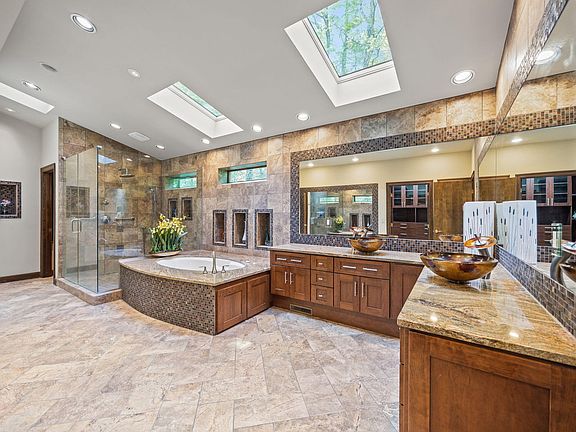 4th image of 12117 Cliffside Cir