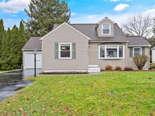 216 Orchard Dr W, North Syracuse, NY 13212