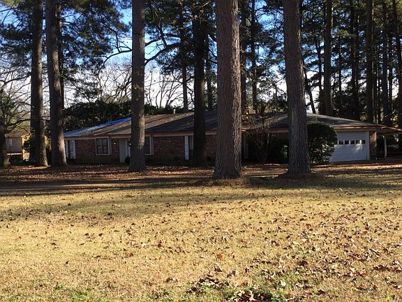 3rd image of 4401 Woodstock Ln