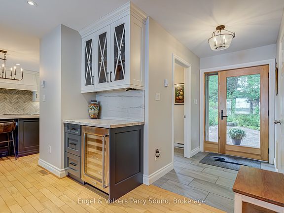 5th image of 9 Sawdust Bay Rd N
