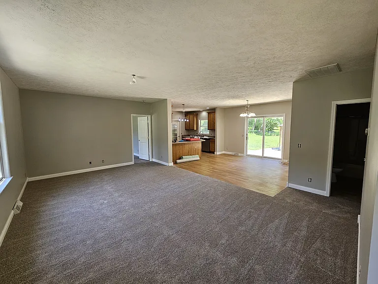 805 N Center St — Photo 4