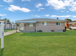 27329 Pleasant Dr, Warren, MI 48088