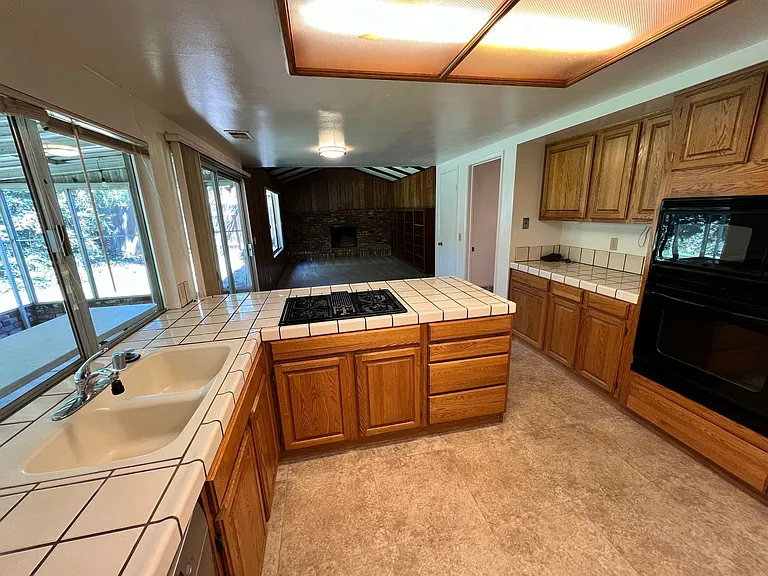 413 Del Oro Ave — Photo 6