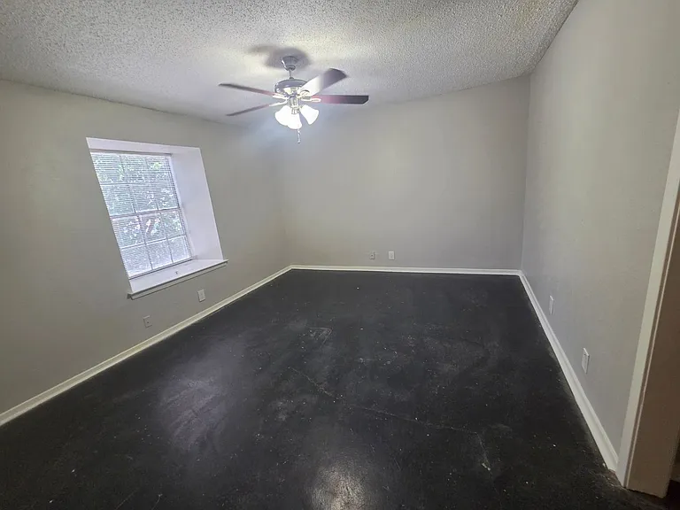 1717 N Locust St — Photo 57