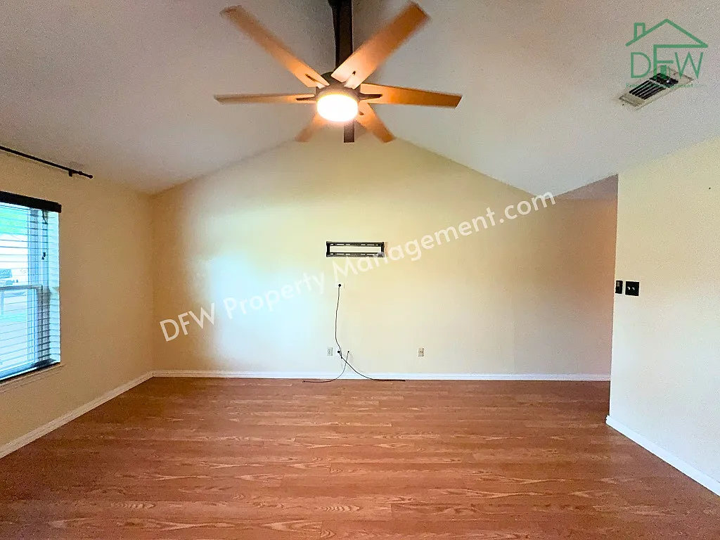 Building Photo - 6415 Elm Springs Dr