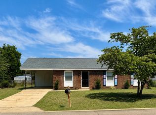 5543 Livingston Dr, Fayetteville, NC 28311