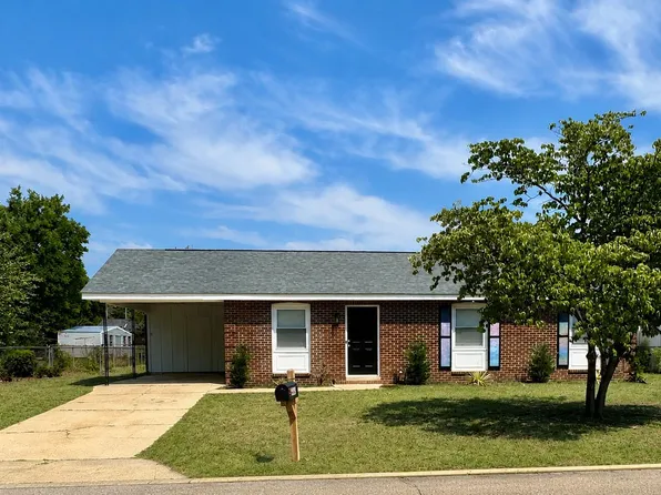 5543 Livingston Dr, Fayetteville, NC 28311