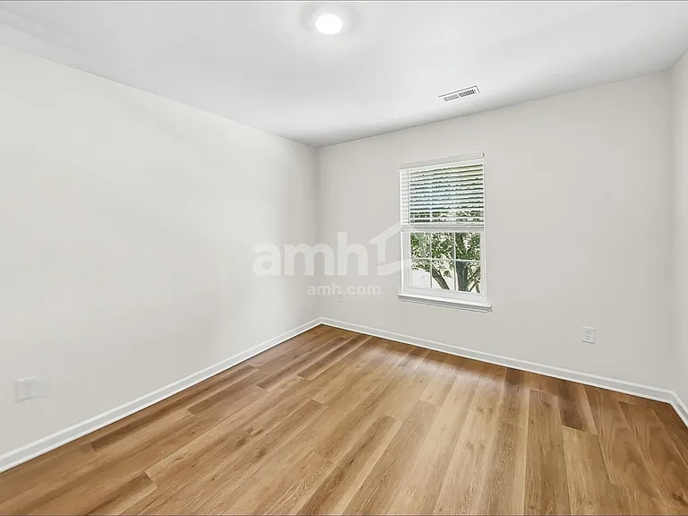 3911 Laurel View Cir — Photo 18