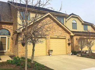 8512 Thistlewood Ct, Darien, IL 60561