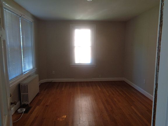 4th image of 4006 Grove Ave