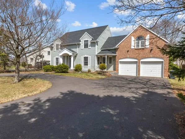 29 Inkerman Dr, Charlottetown, PE C1A 2P5