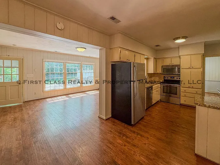 500 Ashworth Rd — Photo 14