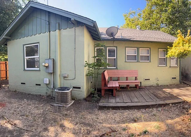 210 Pine St — Photo 12