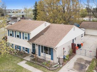 38581 Summers St, Livonia, MI 48154