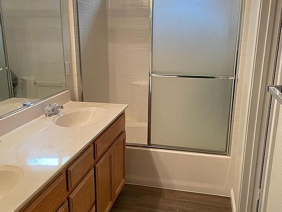 5th image of 4905 Summer Grove Cir