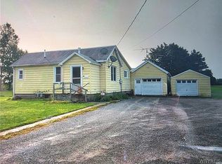 10826 Maple Ridge Rd, Medina, NY 14103
