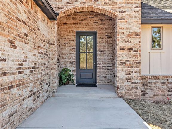 2nd image of 15971 Vernon Cir
