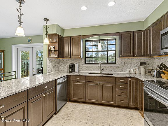 4th image of 2940 Jacaranda Trl