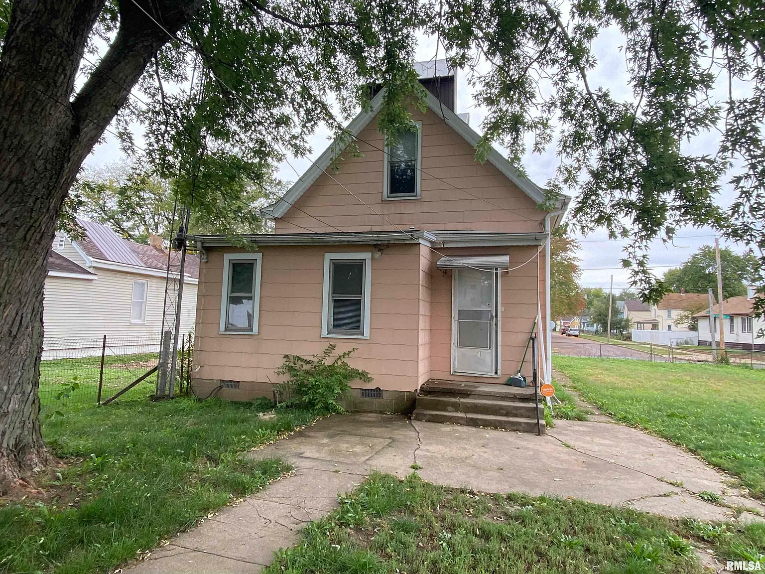 1702 W Antoinette St photo 1