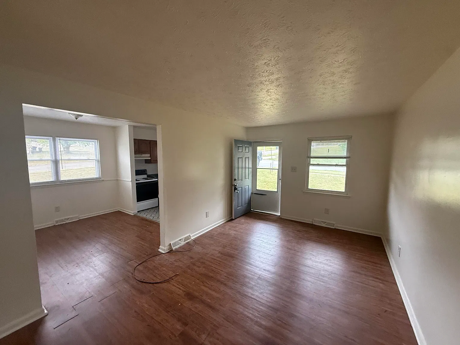 2 bed, 1.0 bath, 836 sqft, $1,195 — Photo 3