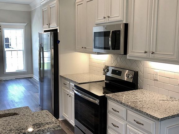 5th image of 3815 Coventry Dr