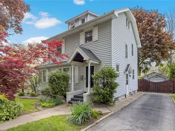15 Colonial Rd, Rochester, NY 14609