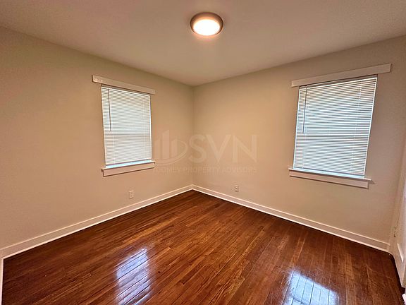 3rd image of 160 Stonewall Pl