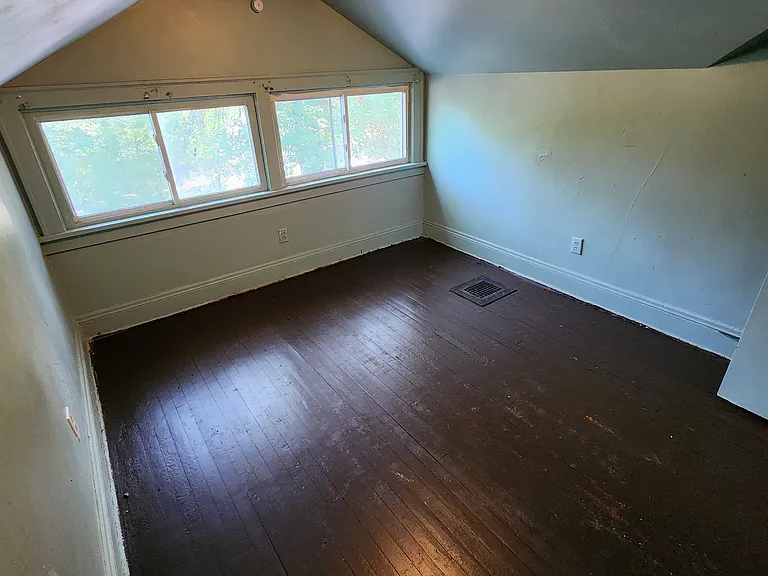 1540 Maple Rd — Photo 13