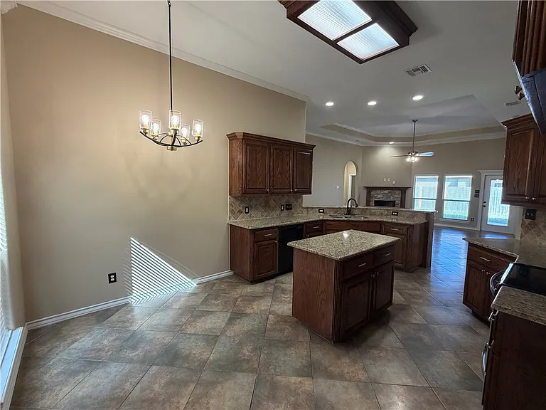 8317 Pocono Cir — Photo 11