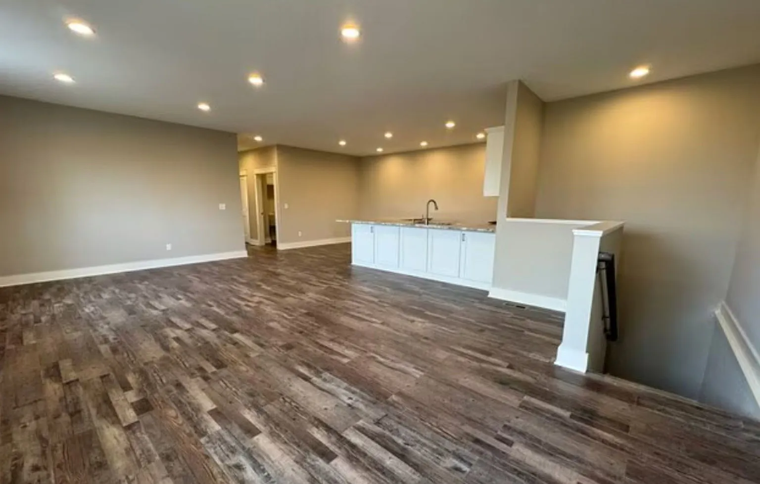 3 bed, 1.0 bath, 2019 sqft, $2,095 — Photo 2