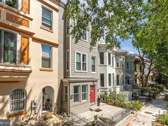 4th image of 114 Quincy Pl NE #1