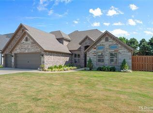 5802 W Sommerset St, Rogers, AR 72758