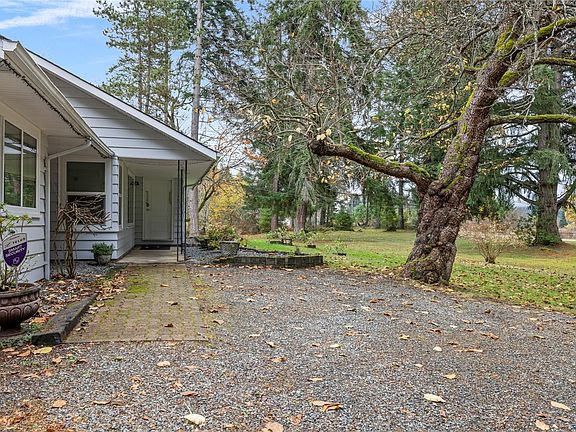 3rd image of 2328 Yellow Point Rd