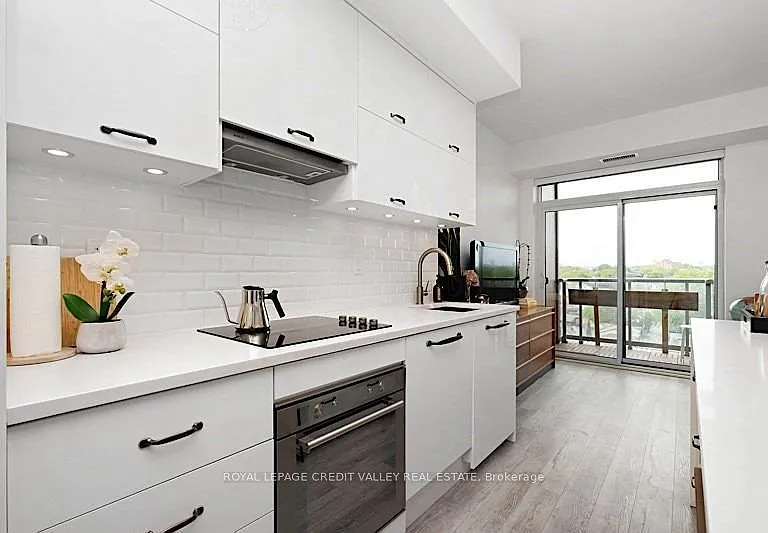 106 Dovercourt Rd #611 — Photo 5