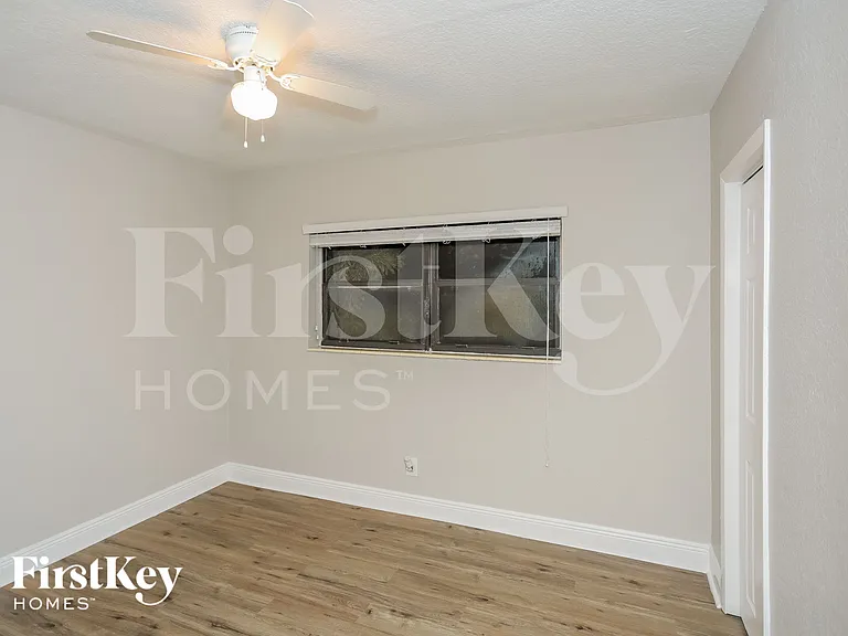 6548 SW 26th St — Photo 10