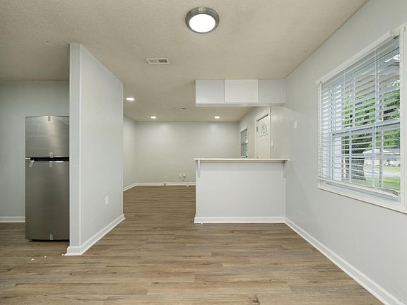 5th image of 2217 Evans Ave NW